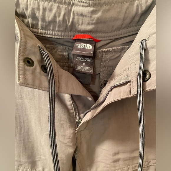 Ladies size 8 The North Face hiking pants with zip off, roll tab legs pockets. - Picture 12 of 15